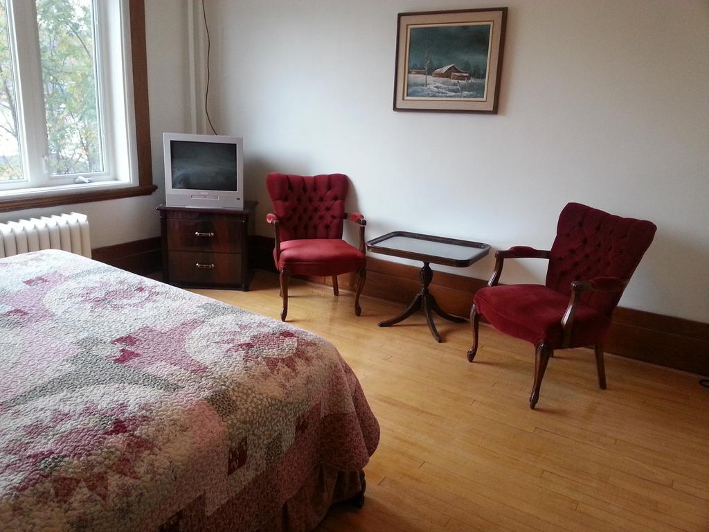 Le Petit Chateau Montebello B&B Szoba fotó