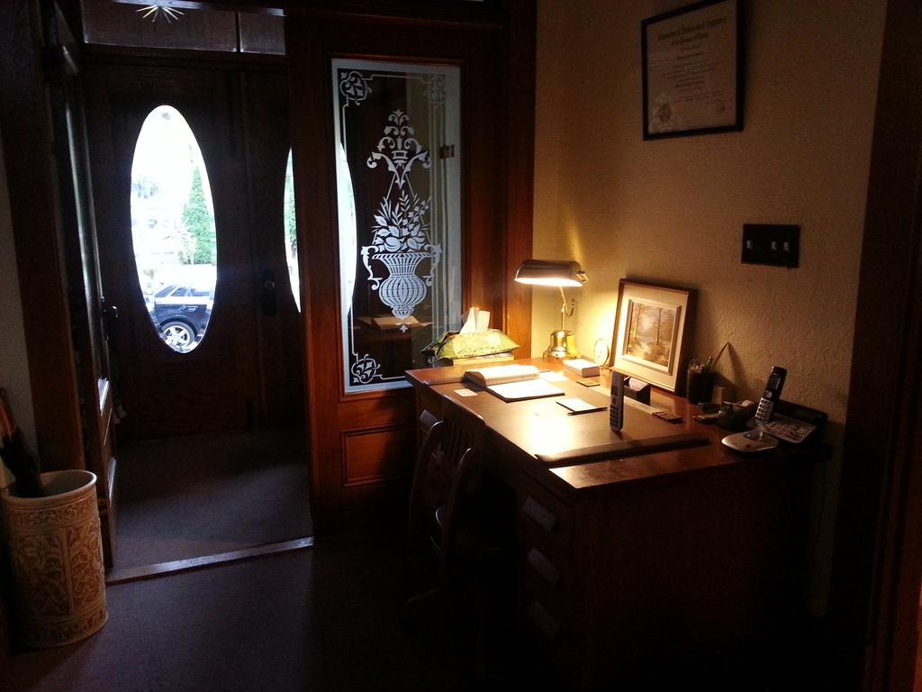 Le Petit Chateau Montebello B&B Kültér fotó