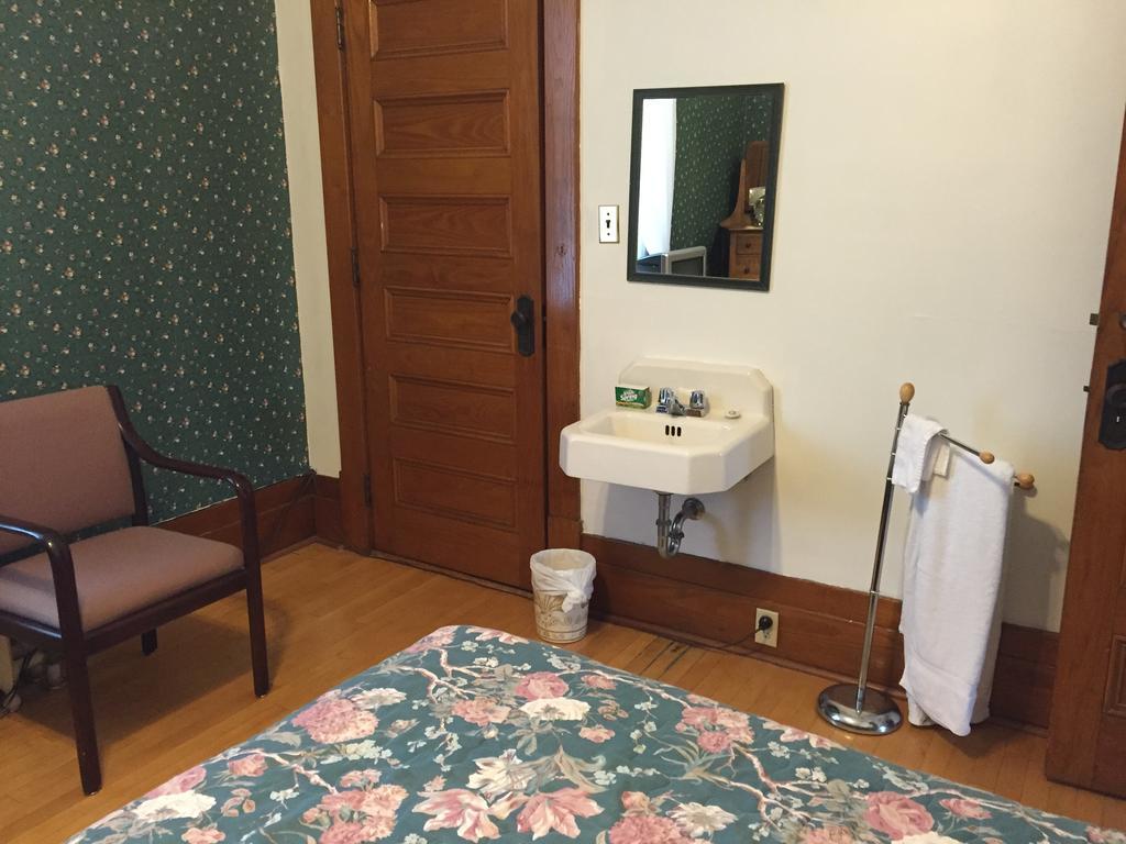 Le Petit Chateau Montebello B&B Szoba fotó