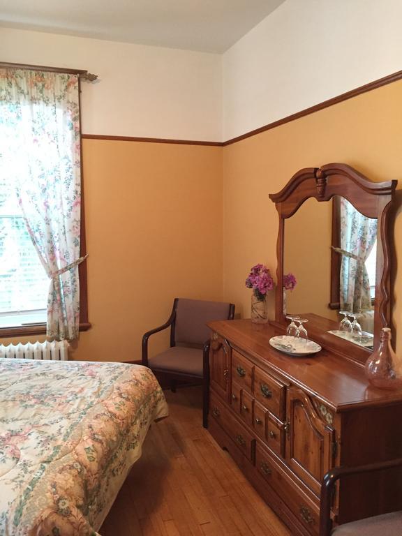 Le Petit Chateau Montebello B&B Kültér fotó