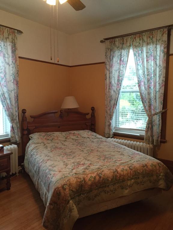 Le Petit Chateau Montebello B&B Szoba fotó