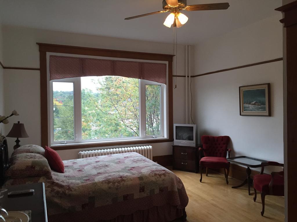 Le Petit Chateau Montebello B&B Szoba fotó