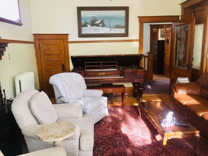 Le Petit Chateau Montebello B&B Kültér fotó