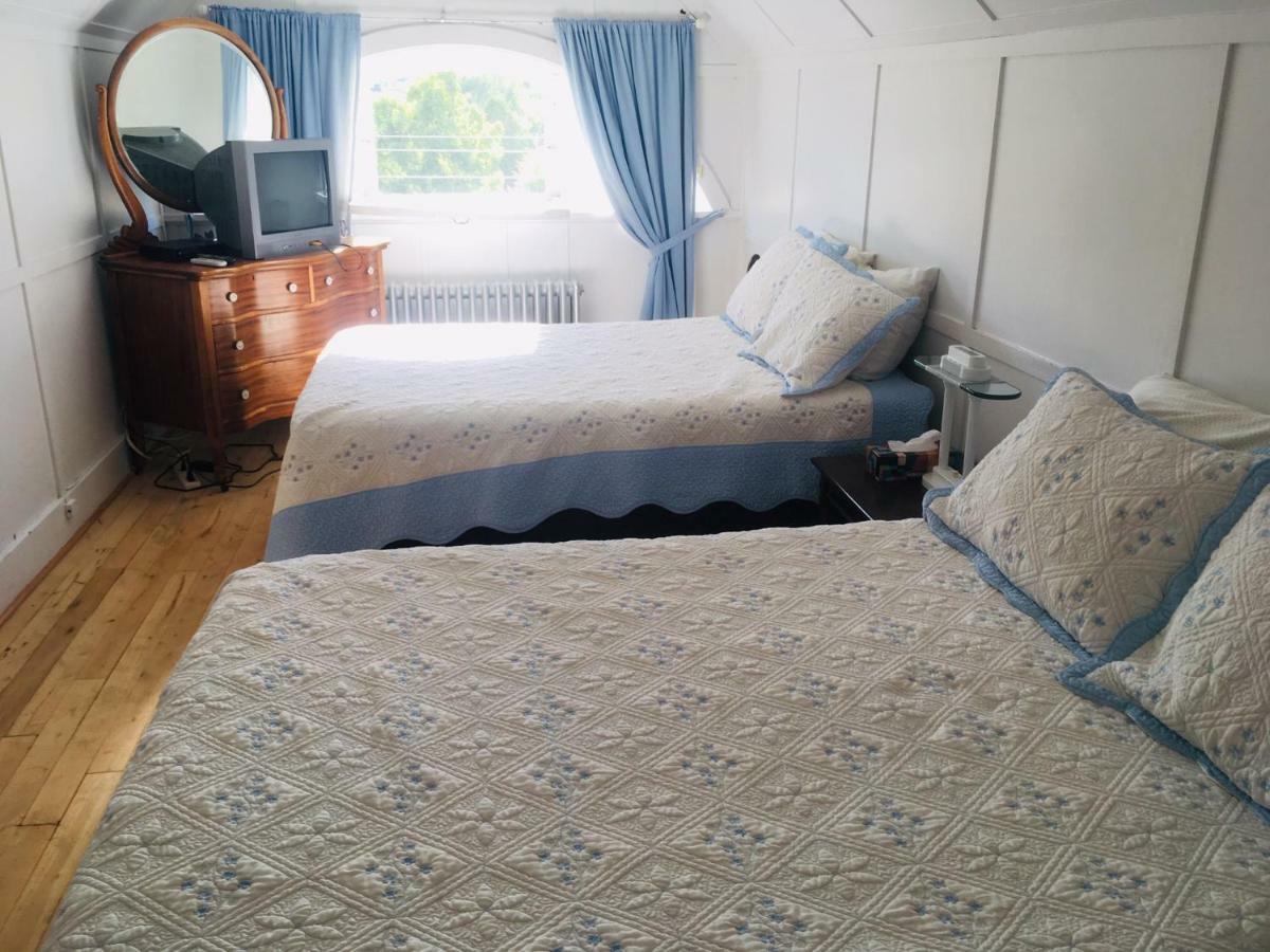 Le Petit Chateau Montebello B&B Kültér fotó